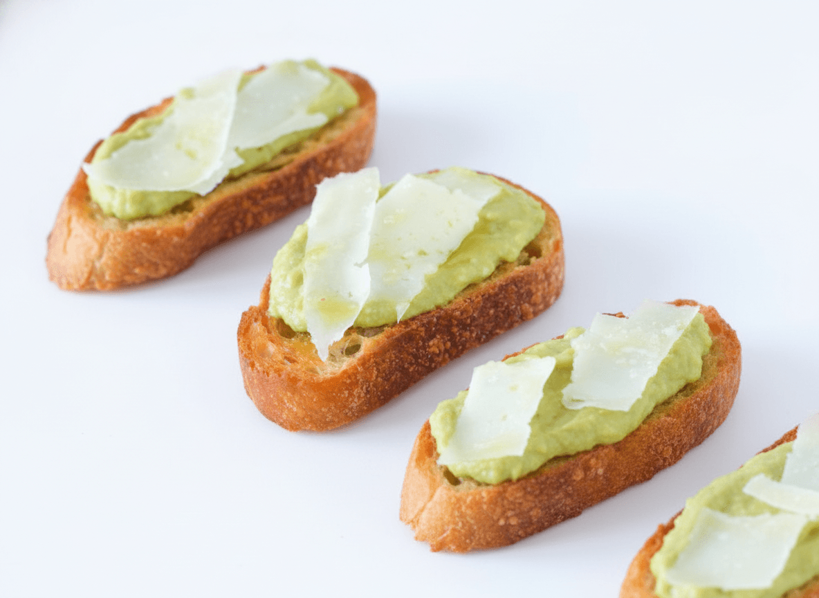 Montadito de Crema de Habitas con Queso Manchego