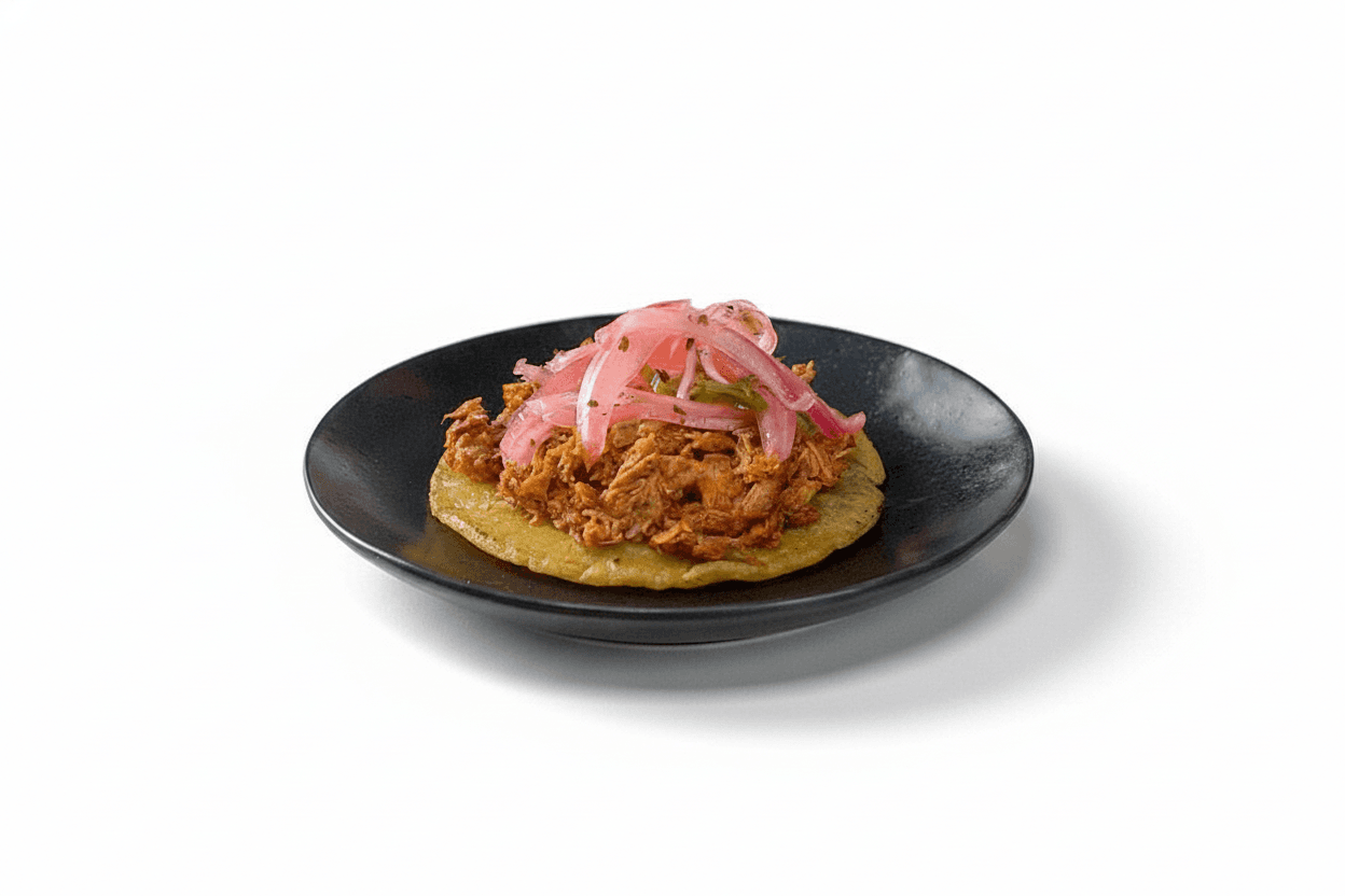 Sopes Yucatecos con "Sobras" de Pibil